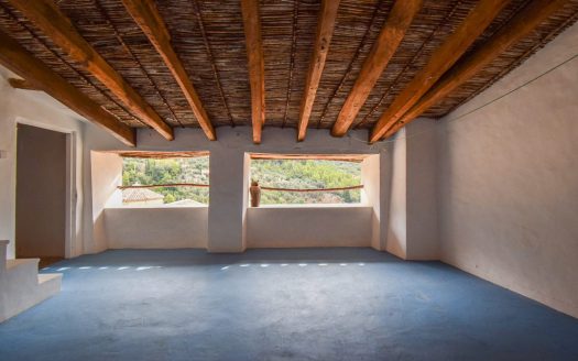 Typical Mallorcan house with a terrace and unbeatable views in the heart of Fornalutx